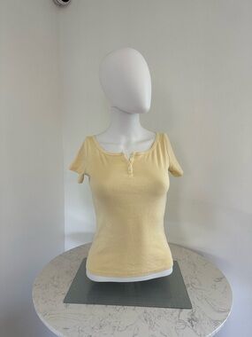 Brandy MelvilleWomen's Short Sleeve Henley Top in Pale Yellow